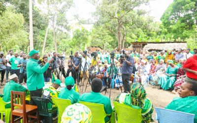 CHONGOLO DANIEL SPEAKING TO THE PEOPLE OF KINOLE